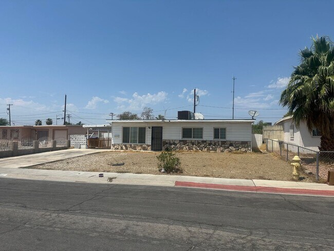 Building Photo - NLV!! Single Story!! 3 Bedrooms!! Carport!!! Big Lot!! Patio In Back yard!! No Carpet!! Vinyl Pla...