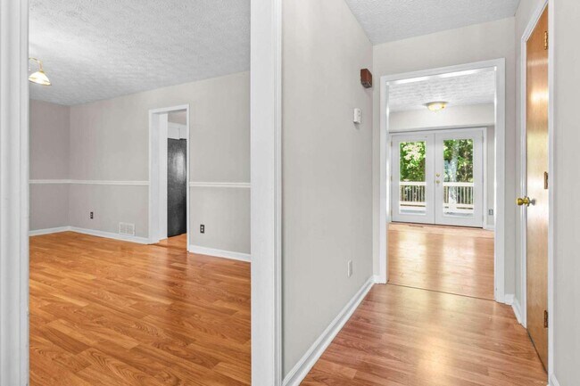 Building Photo - 1630 Plunketts Rd