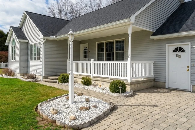 Front Porch - 15 Holly Cir