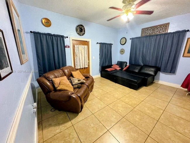 Photo - 965 NE 146th St House