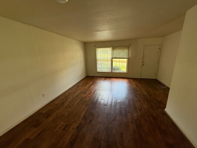 Foto del edificio - ? Updated 2-Bedroom Townhome in Coventry W...