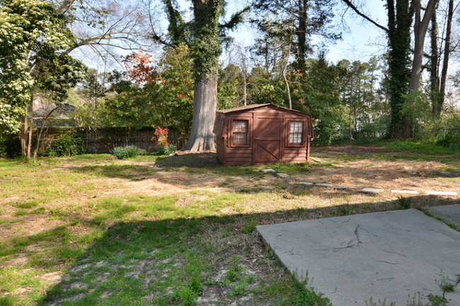 Building Photo - Cute Bungalow