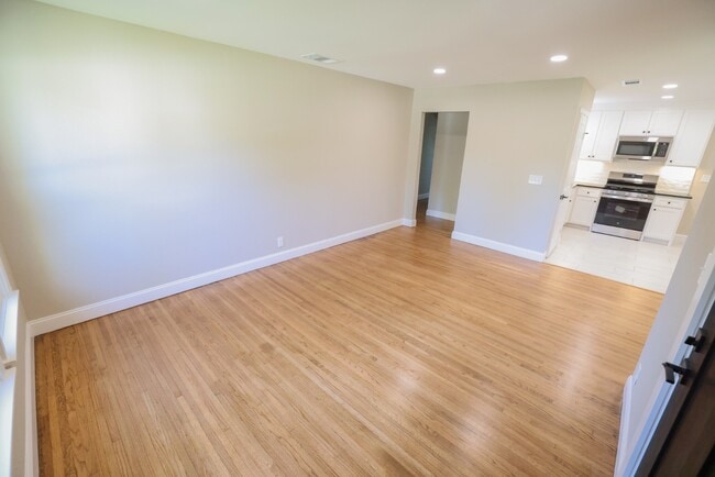 Building Photo - 5008 Penrose Ave