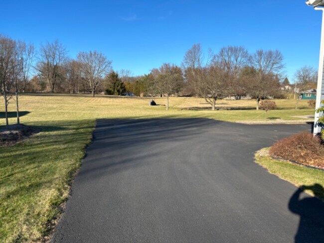 Building Photo - 923 Skyside Dr