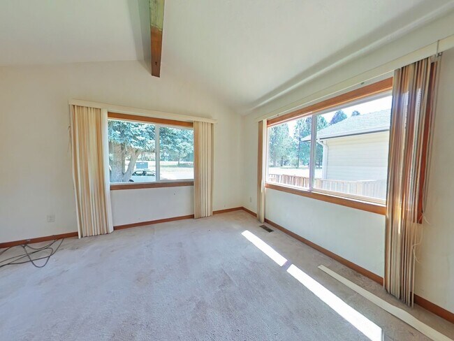 Building Photo - 4 Bedroom House ~ Albany