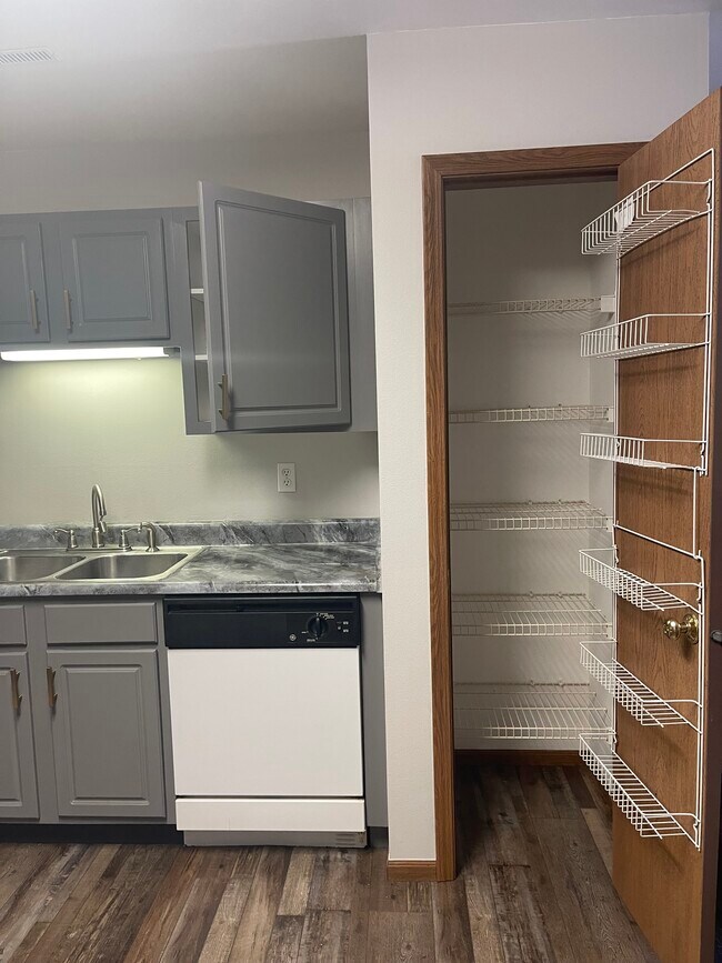 Kitchen/pantry - 74 Miller Ave SW