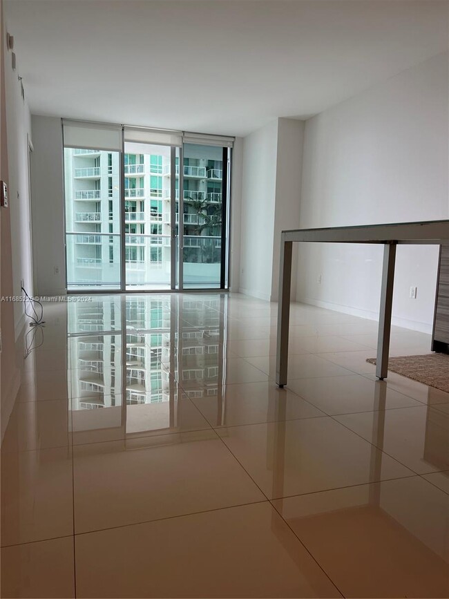 Foto del edificio - 1300 Brickell Bay Dr