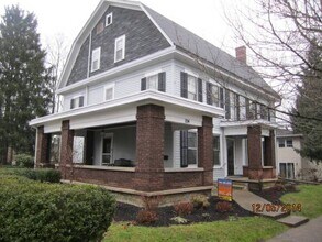 Building Photo - 224 Cherry St