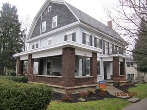 Building Photo - 224 Cherry St