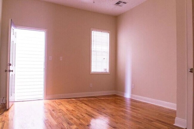 Foto del edificio - 3931 Annunciation St.