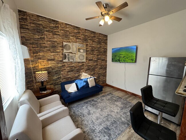 Foto del edificio - 1 Bedroom - 1 Bathroom