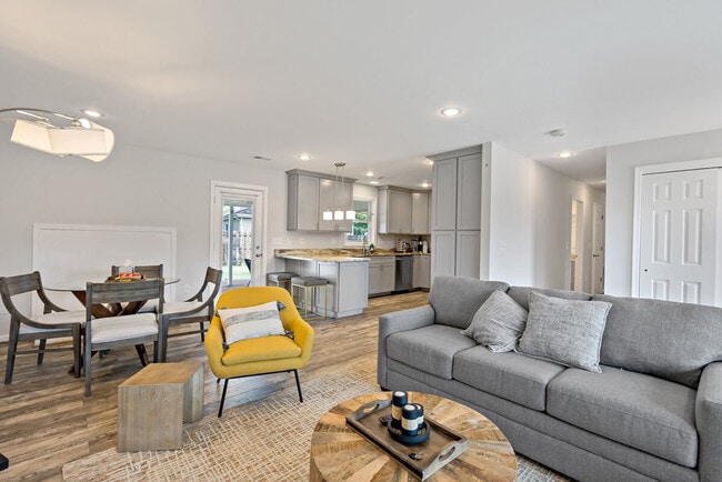 Foto del edificio - 6532 Summerton Way