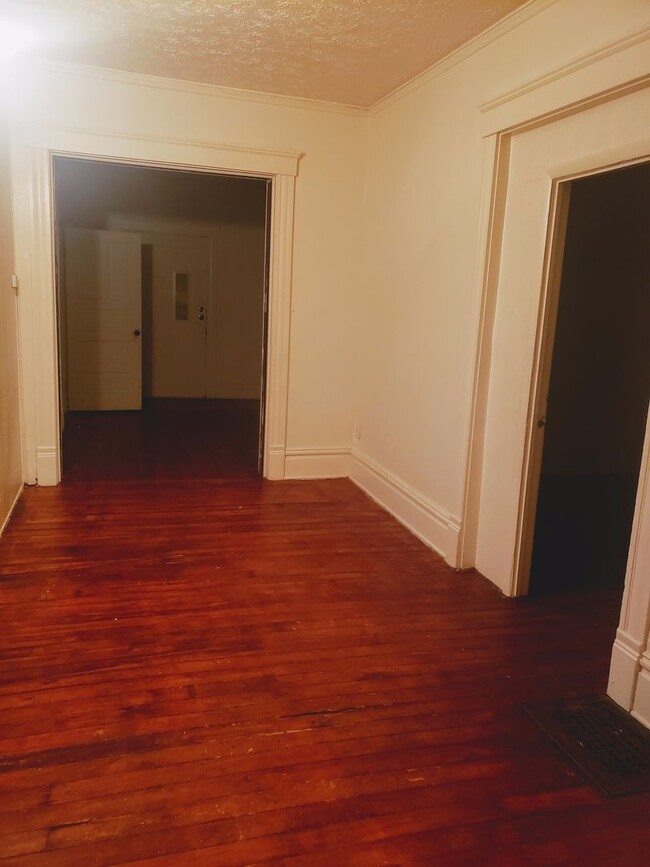 Building Photo - 801 Warren Avenue