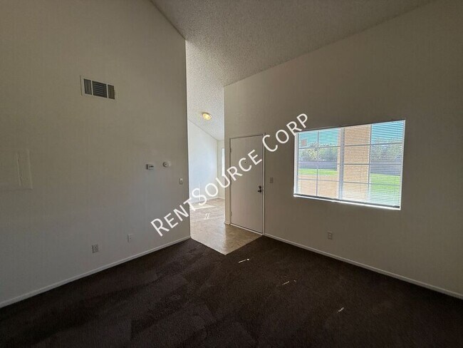 Foto del edificio - 44545 16th St E