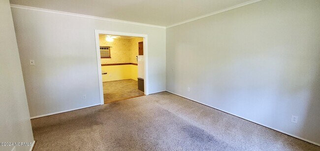 Building Photo - 1618 Lexington Dr