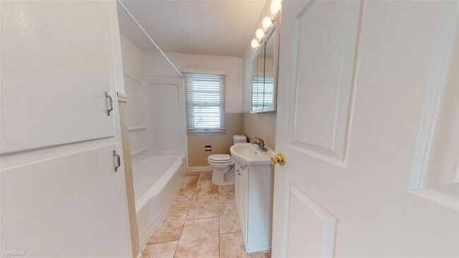 Foto del edificio - 3 br, 1 bath House - 220 E Arikara Ave