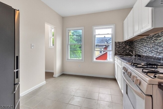 Building Photo - 247 Duane St