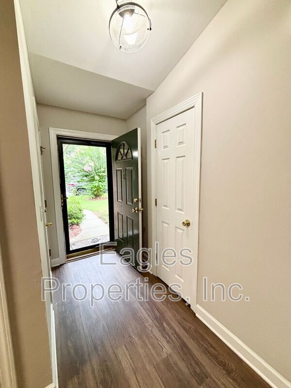 Building Photo - 302 S Harding Dr