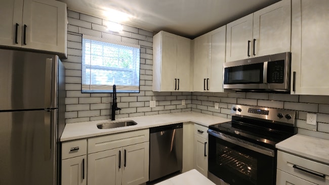 Building Photo - 803 Westwood Dr