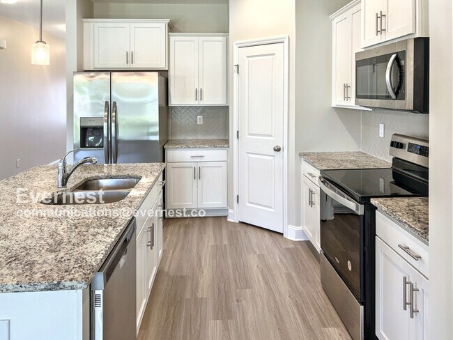 Foto del edificio - 102 River Pointe Dr