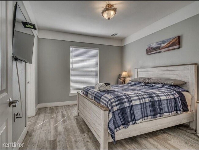 Building Photo - 4 br, 2 bath House - 1211 North Ellison Av...
