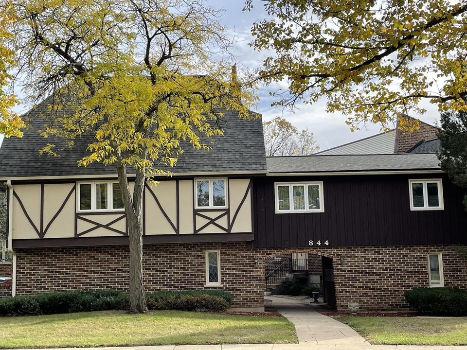 Foto principal - 844 Village Quarter Rd