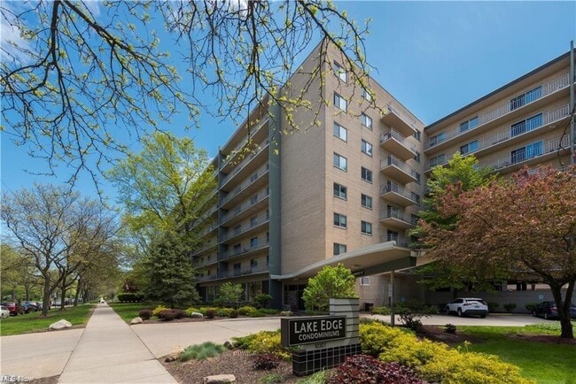Building Photo - 10301 Lake Ave