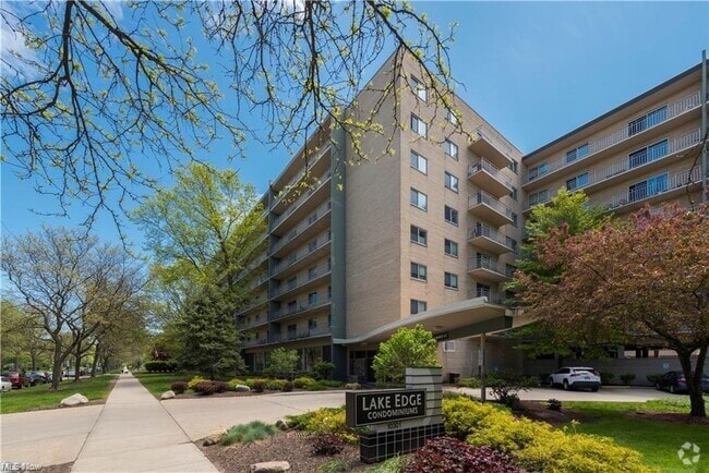 Building Photo - 10301 Lake Ave