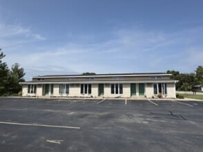 Building Photo - 2400 Canter Ln