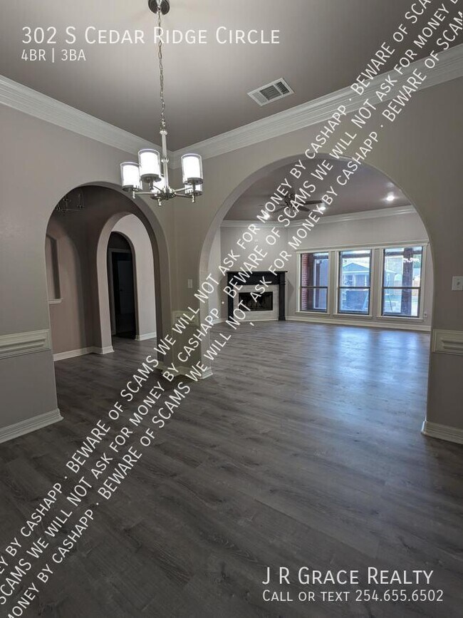 Building Photo - 302 S Cedar Ridge Cir