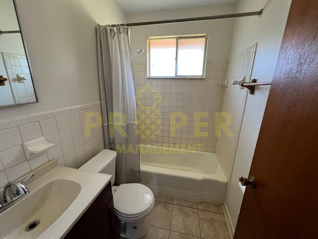 Building Photo - 3 bedrooms 1.5 bathrooms