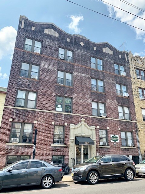 Primary Photo - 225 Academy St