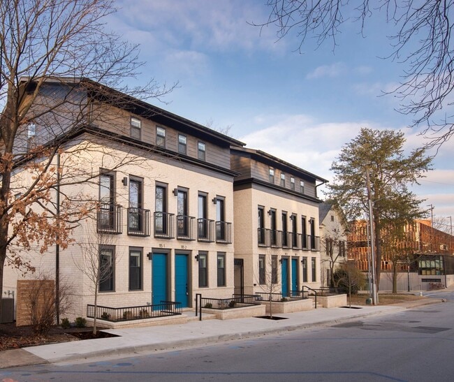 Sleek & Charming Newly Constructed Townhouse in Downtown Fayetteville! - Sleek & Charming Newly Constructed Townhouse in Downtown Fayetteville!