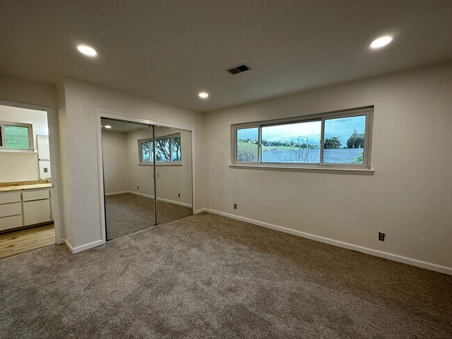 Building Photo - 2268 Mesa Verde Dr