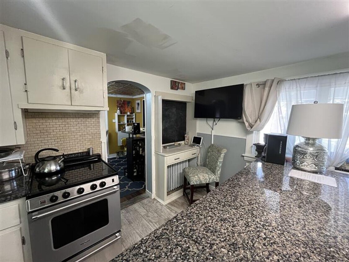 Primary Photo - Fully Furnished Single Family House for Re...
