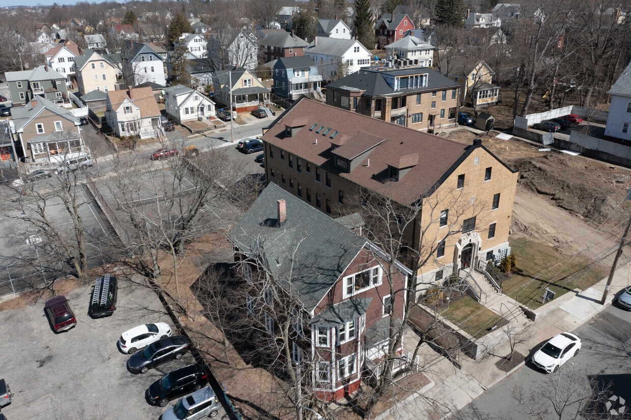 Building Photo - 18 8th St