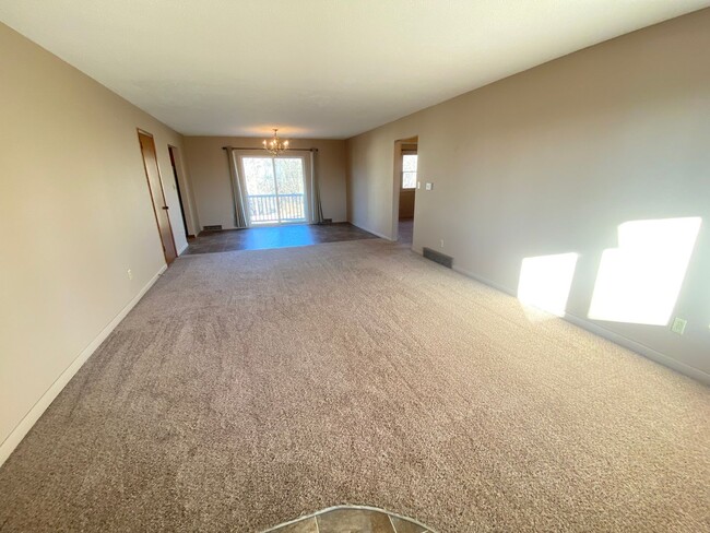 Building Photo - Spacious 2 Bedroom, 1.5 Bath Duplex for Rent!