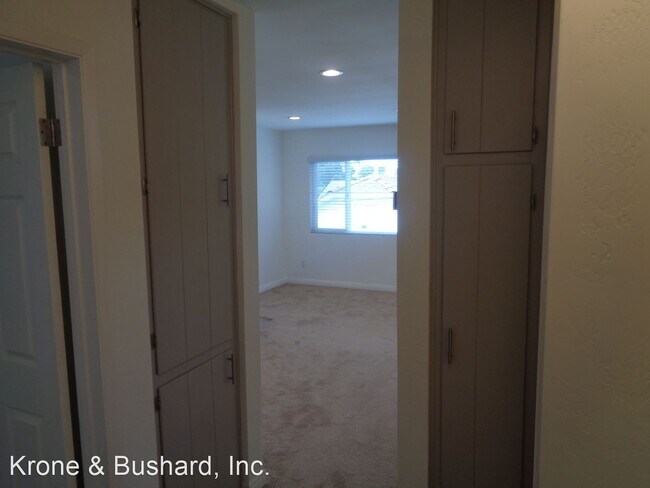 Building Photo - 331 W Robinson Ave