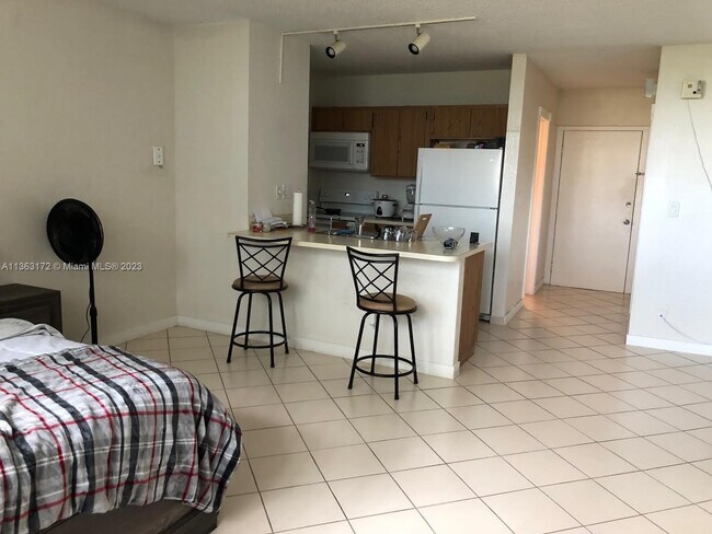Foto del edificio - 2401 Riverside Dr