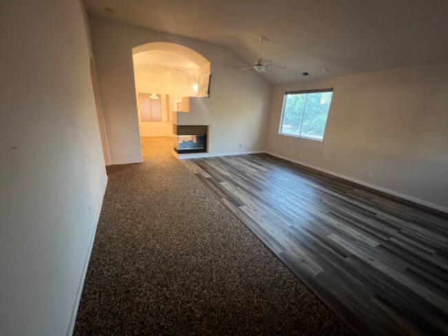 Foto del edificio - 7563 N Carnegie Ave