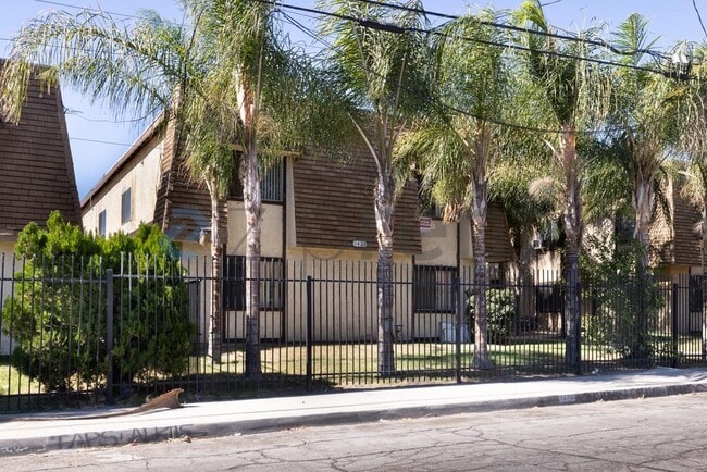 Building Photo - Unit D