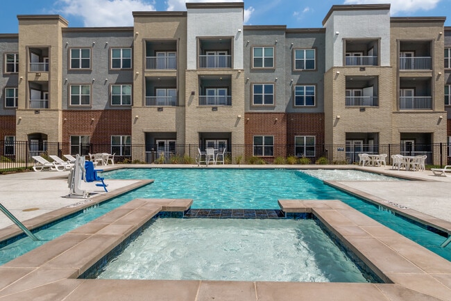 Building Photo - Palladium East Foster Crossing