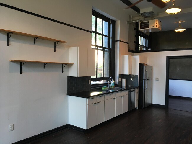 Building Photo - 1011 N Killingsworth St