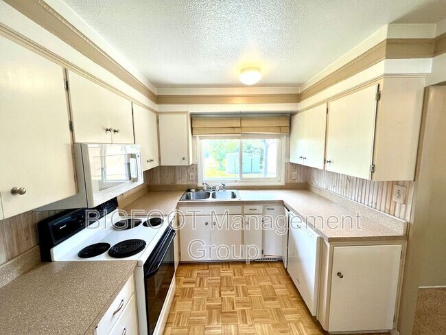 Foto del edificio - 136 Fairway Dr