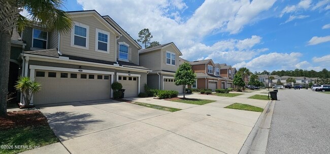Building Photo - 221 Richmond Dr