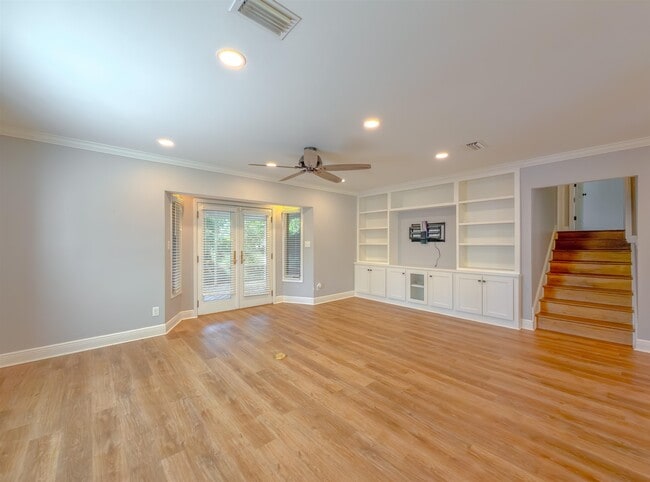 Building Photo - 810 Devon Dr
