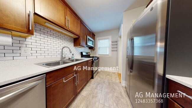 Building Photo - 940 N Pleasant St. - Gorgeous 4Bed/2.5Bath...