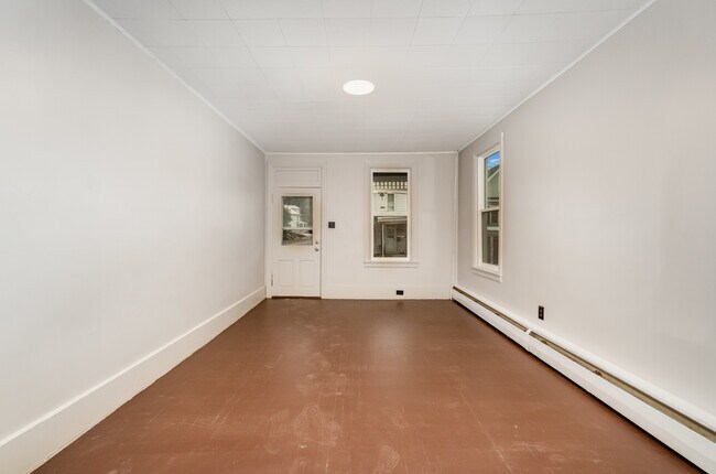 Foto del edificio - 324 Armstrong St