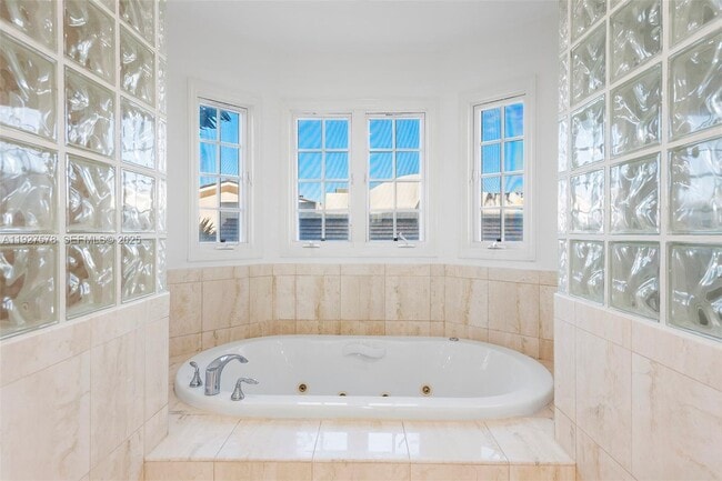 Building Photo - 1415 Sunset Harbour Dr