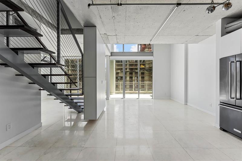 Foto principal - 690 SW 1st Ct